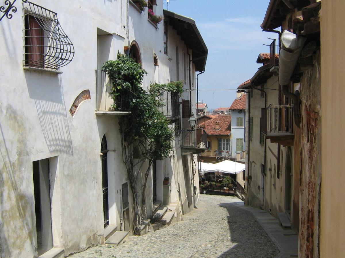 Saluzzo Historic Center Apartment Bagian luar foto